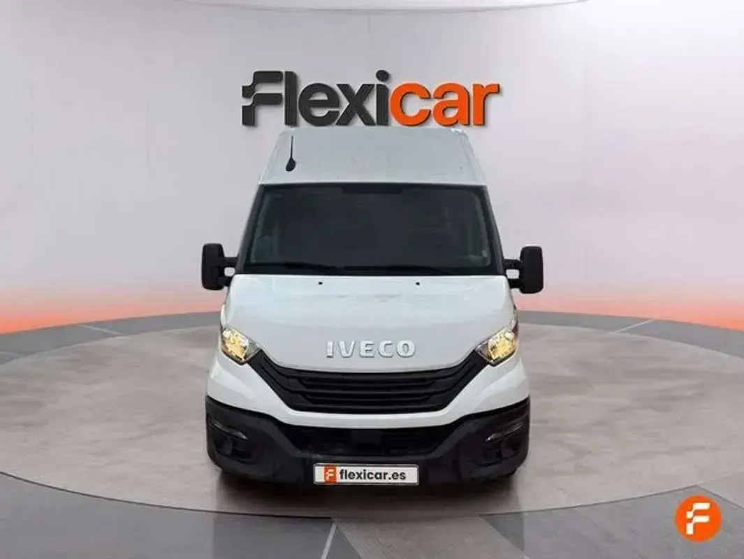 Usado Iveco Daily 156 CV (114 kW) 2023 Blanco Van