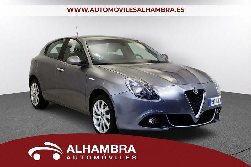 Usado Alfa Romeo Giulietta 120 CV (88 kW) 2021 Gris / plata Utilitario