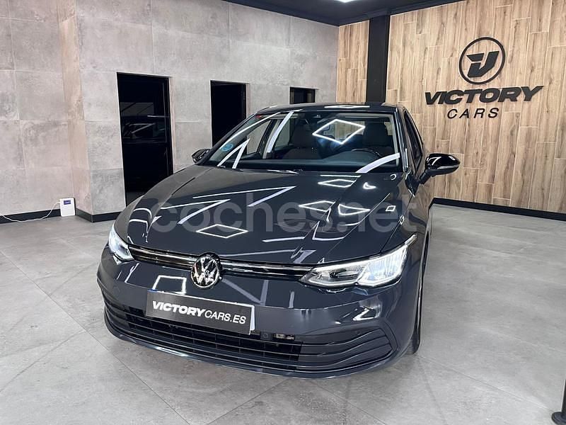 Gris / plata Usado 2021 VW Golf VIII Life Berlina | 17.995 € (Precio justo) - Imagen 1/4