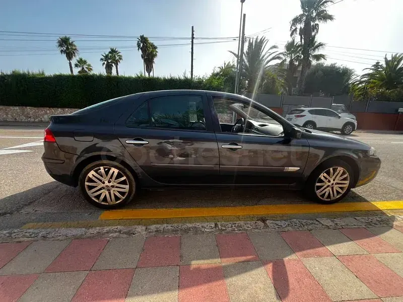 Usado Renault Laguna III Dynamique 150 CV (110 kW) 2007 Negro Berlina