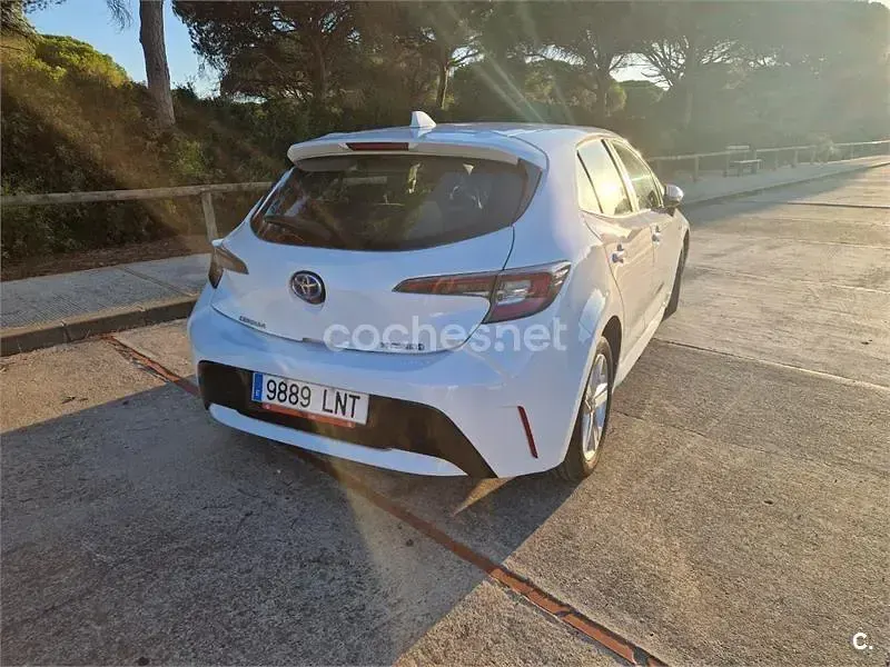 Usado Toyota Corolla Active 122 CV (89 kW) 2021 Blanco Berlina