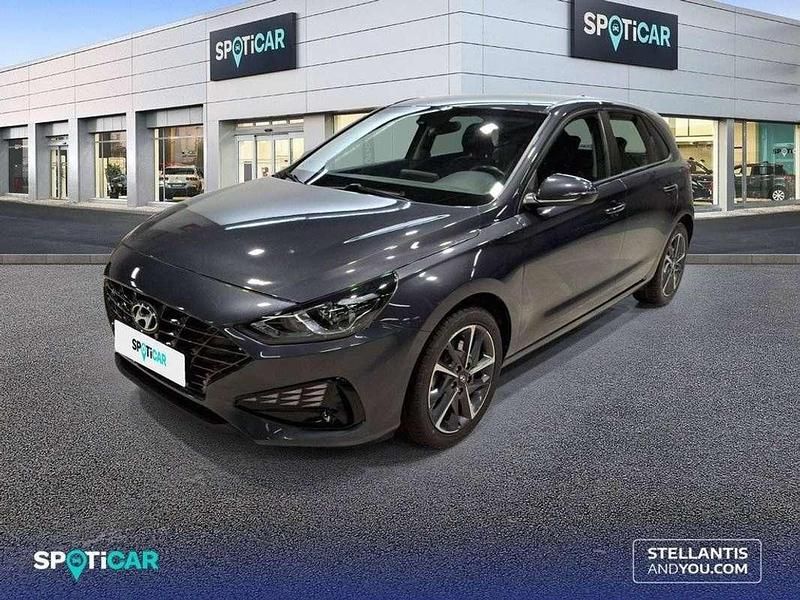 Gris Usado 2021 Hyundai i30 Berlina | 13.990 € (Buen precio) - Imagen 1/4