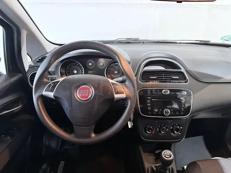 Usado Fiat Punto Pop 69 HP (50 kW) 2014 Preto Citadino