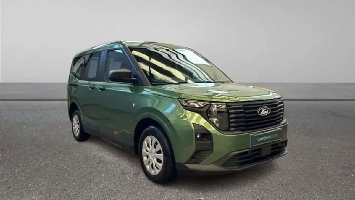 Usado Ford Tourneo Courier Trend 125 CV (91 kW) 2025 Verde Monovolumen