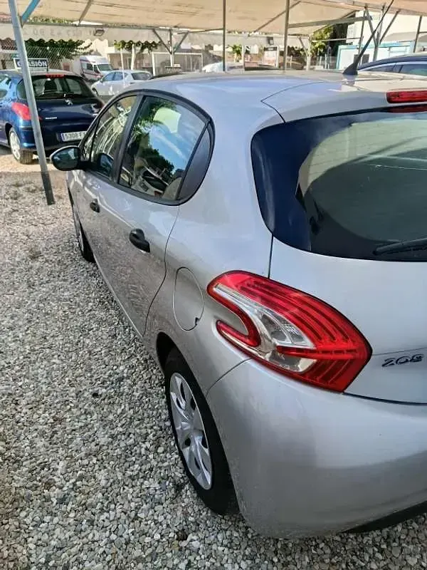 Usado Peugeot 208 Active 102 CV (75 kW) 2018 Gris Utilitario