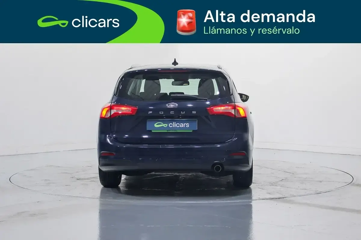 Usado Ford Focus Trend+ 120 CV (88 kW) 2021 Azul Familiar