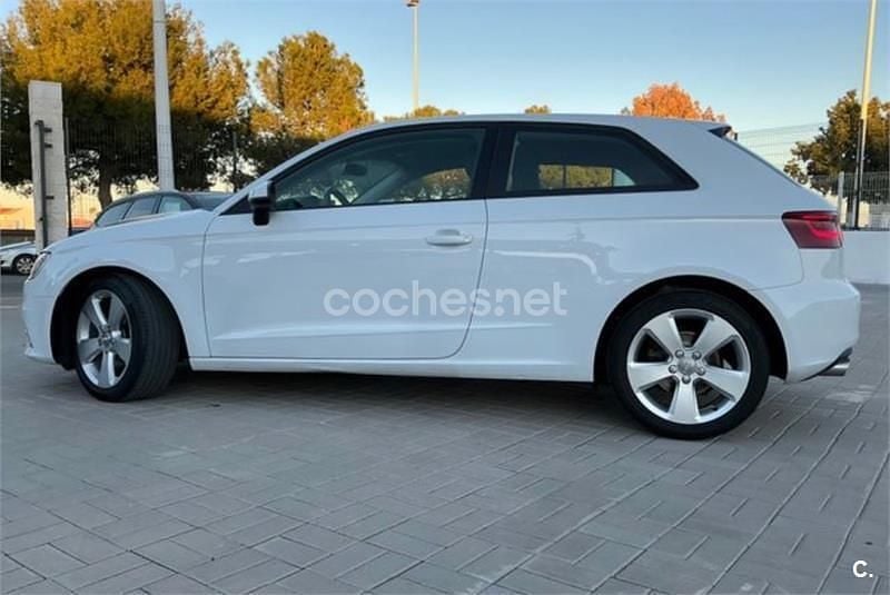 Usado Audi A3 Ambition 122 CV (89 kW) 2015 Blanco Berlina