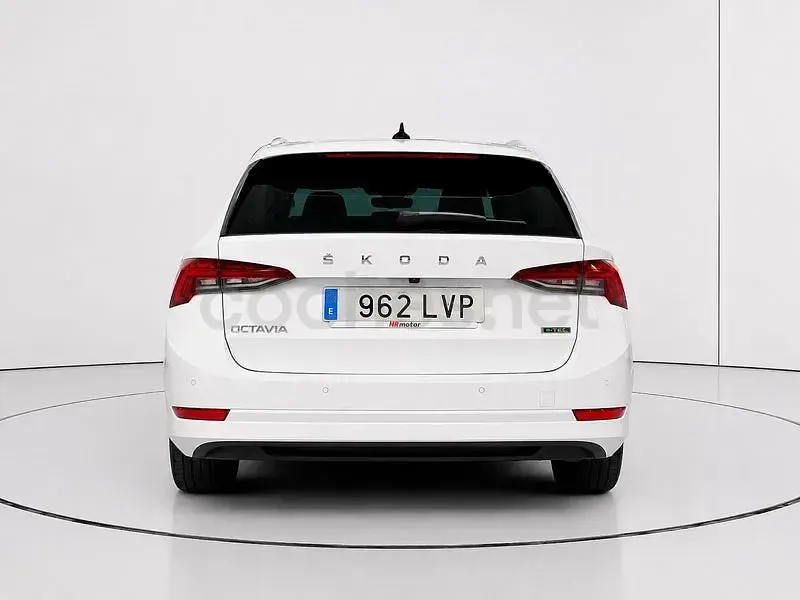 Usado Skoda Octavia 110 CV (80 kW) 2021 Blanco Familiar