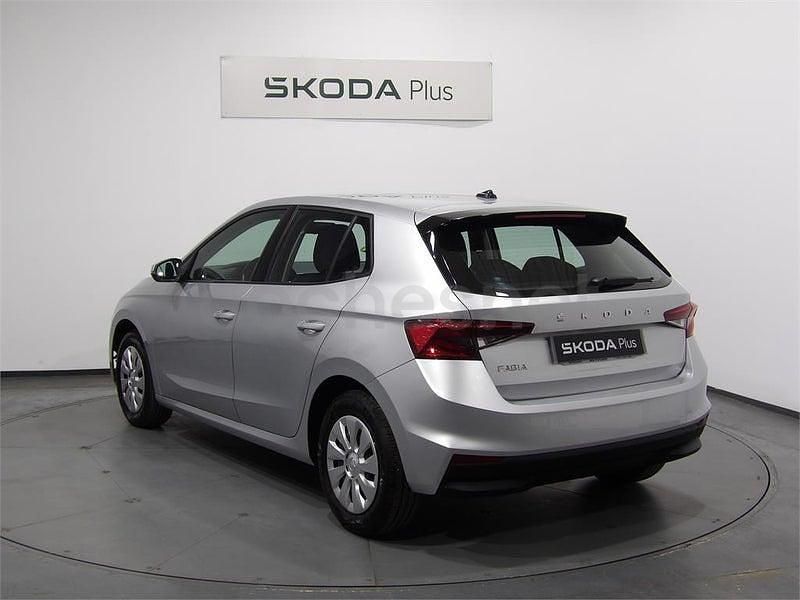 Usado Skoda Fabia Active 80 CV (58 kW) 2022 Gris / plata Utilitario