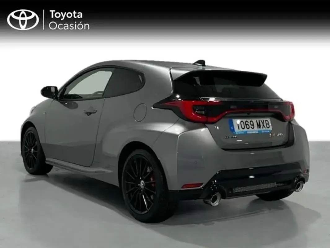 Usado Toyota Yaris 276 CV (202 kW) 2024 Gris Utilitario