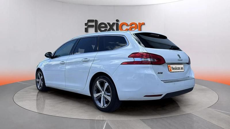 Usado Peugeot 308 SW Allure 130 CV (95 kW) 2019 Blanco Familiar