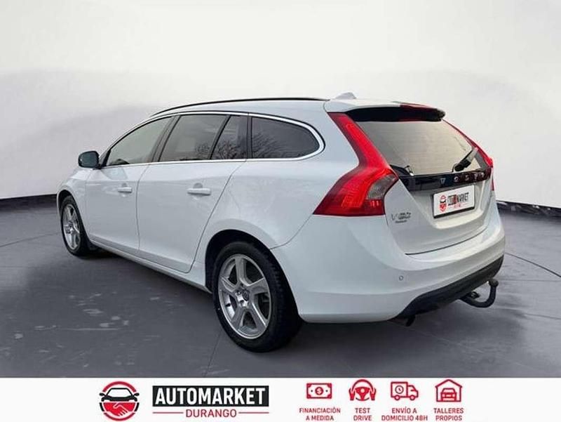 Begagnad Volvo V60 R-Design 163 HK (119 kW) 2012 Vit Kombi