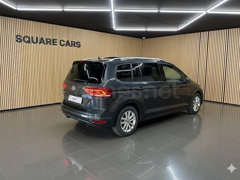 Usado VW Touran Sportline 150 CV (110 kW) 2019 Gris / plata Monovolumen