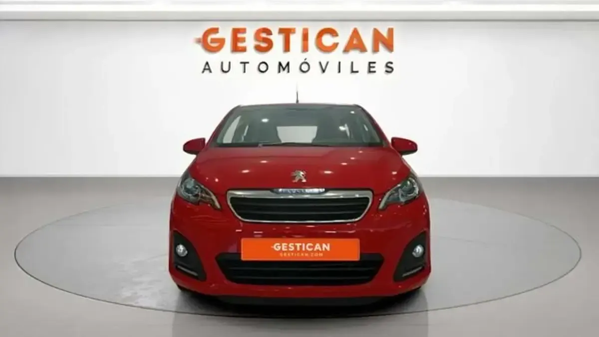 Usado Peugeot 108 Active 72 CV (52 kW) 2021 Rojo Berlina