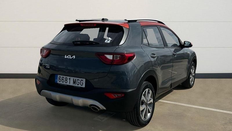Usado Kia Stonic 100 CV (73 kW) 2023 Gris SUV