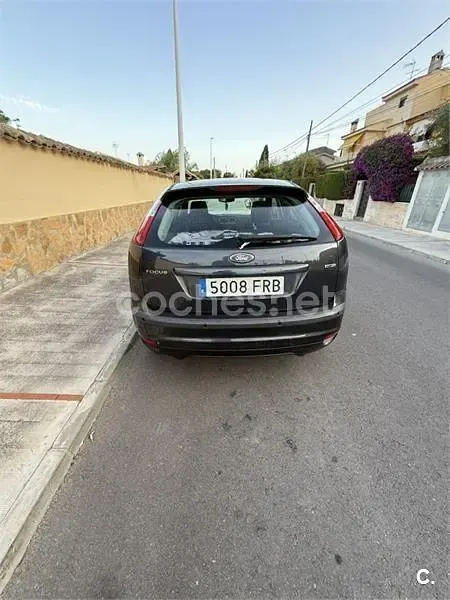 Usado Ford Focus Ghia 115 CV (84 kW) 2007 Negro Berlina