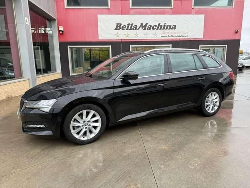Usado Skoda Superb Ambition 122 CV (89 kW) 2021 Negro Familiar