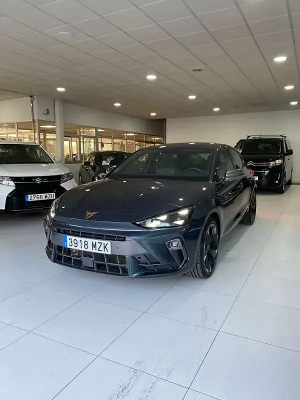 Usado Cupra Leon 150 CV (110 kW) 2025 Gris Utilitario