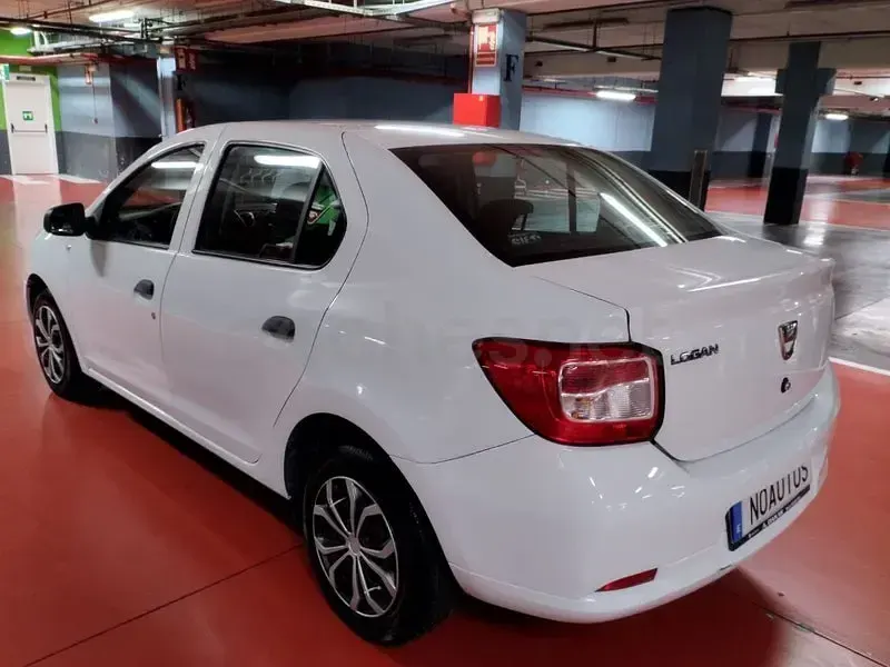 Usado Dacia Logan Ambiance 75 CV (55 kW) 2013 Blanco Berlina