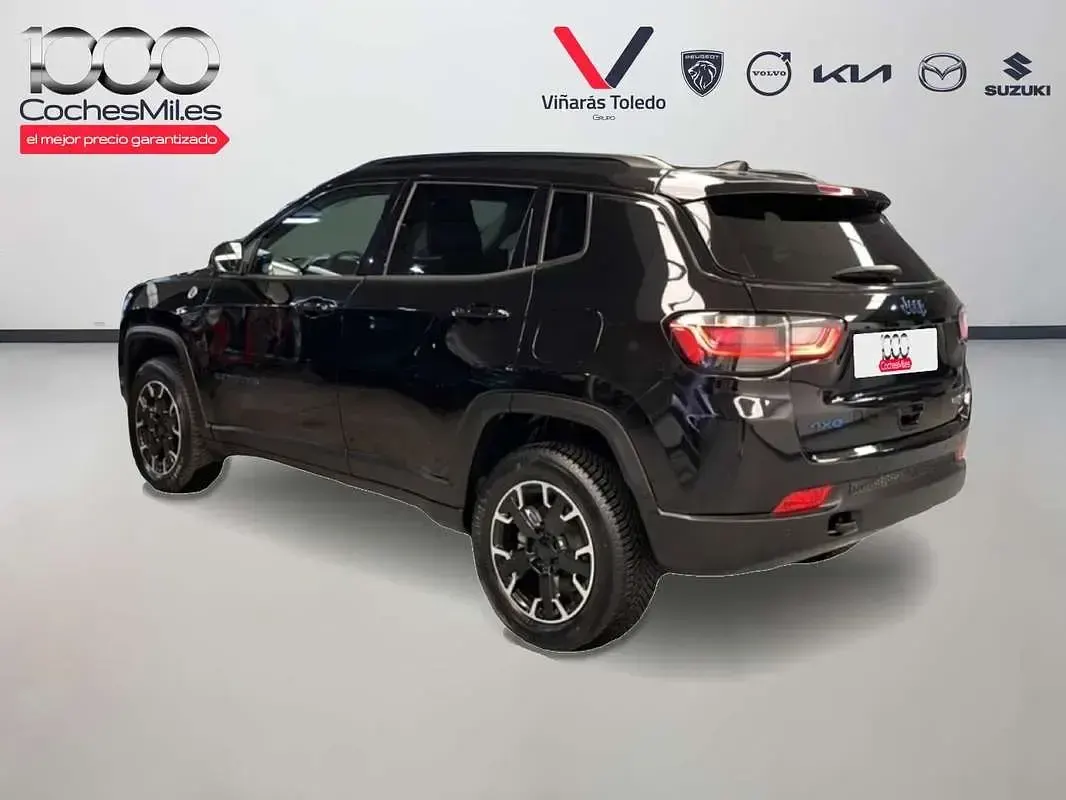 Usado Jeep Compass Trailhawk 241 CV (177 kW) 2024 Negro SUV