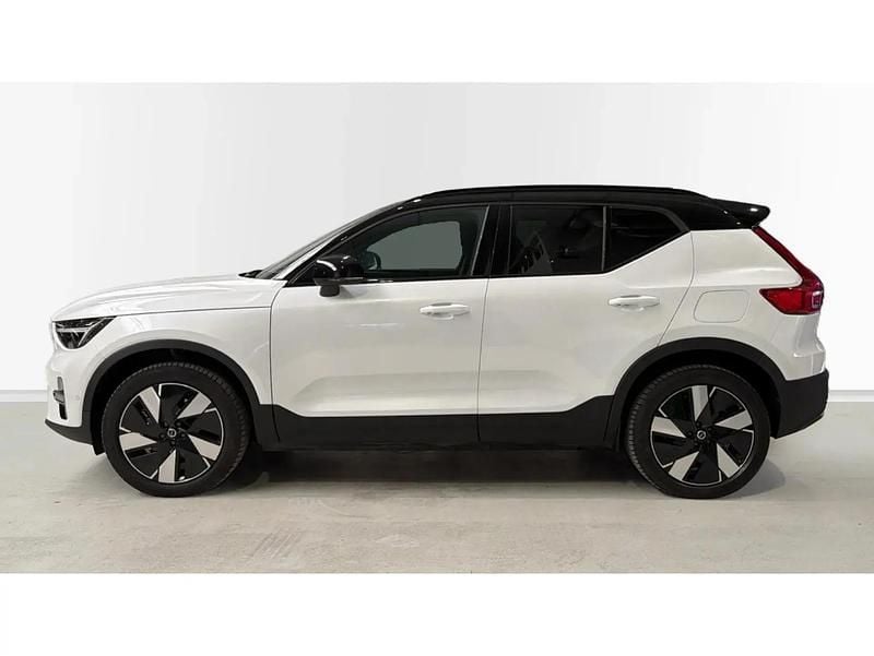 Käytetty Volvo EX40 Core 185 kW (252 HP) 2025 Valkoinen Katumaasturi