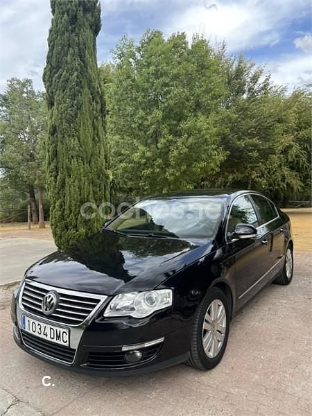 Negro Usado 2005 VW Passat Highline Berlina | 6800 € (Precio justo) - Imagen 1/4