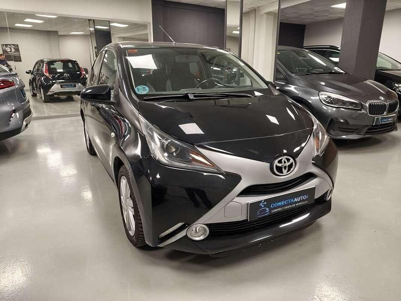 Usado Toyota Aygo X-clusiv 69 CV (50 kW) 2017 Negro Utilitario