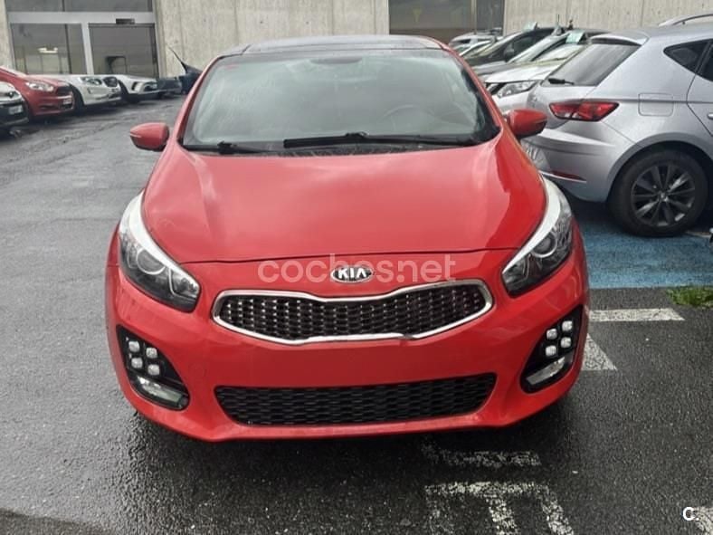 Usado Kia Ceed GT GT-Line 136 CV (100 kW) 2017 Rojo Berlina