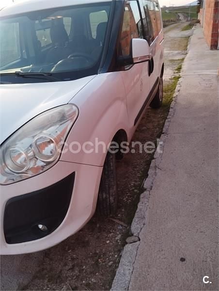 Usado Fiat Doblò Dynamic 105 CV (77 kW) 2011 Blanco Monovolumen
