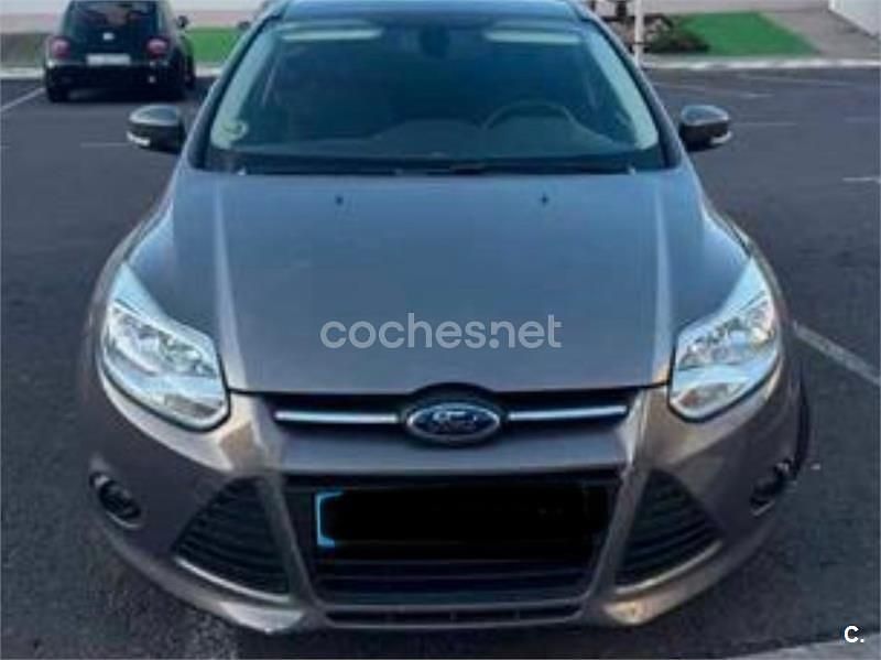 Gris / plata Usado 2014 Ford Focus Trend Berlina | 5900 € (Super precio) - Imagen 1/4