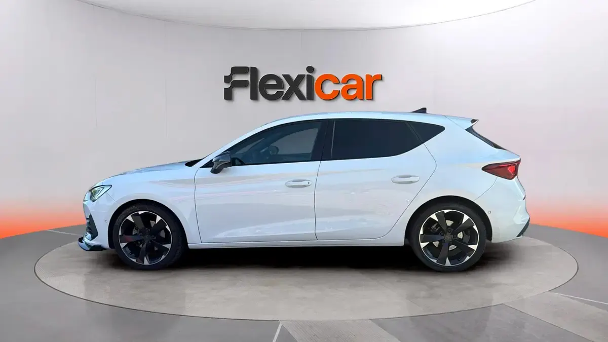 Usado Cupra Leon 150 CV (110 kW) 2023 Blanco Berlina