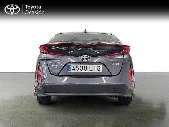 Usado Toyota Prius Advance 122 CV (89 kW) 2021 Gris / plata Berlina