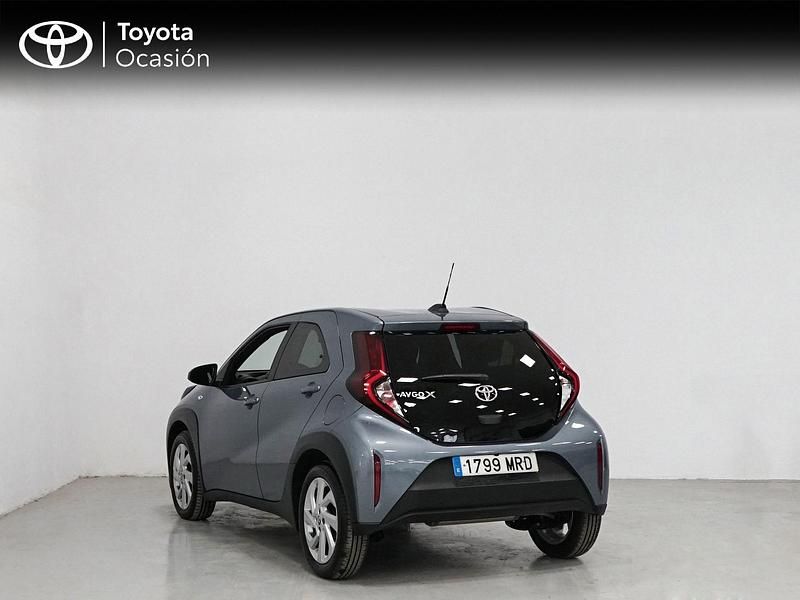 Usado Toyota Aygo X Play 72 CV (52 kW) 2024 Gris / plata SUV