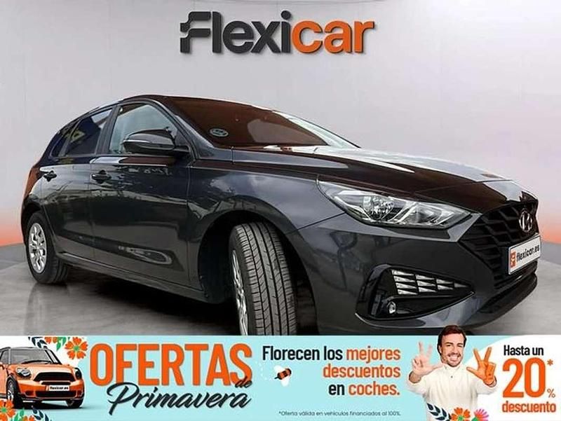 Usado Hyundai i30 111 CV (81 kW) 2022 Gris Berlina