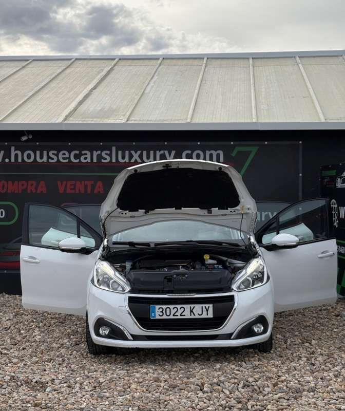 Blanco Usado 2018 Peugeot 208 Active Utilitario | 7899 € (Buen precio) - Imagen 1/4