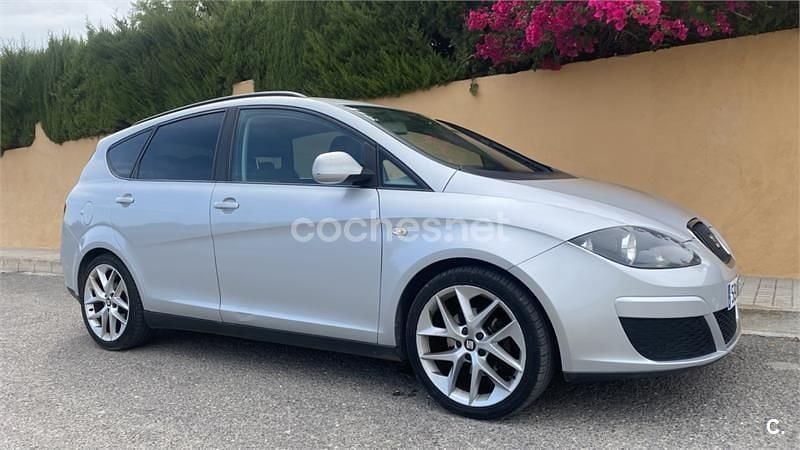 Gris / plata Usado 2011 Seat Altea XL Monovolumen | 8400 € (Caro) - Imagen 1/4