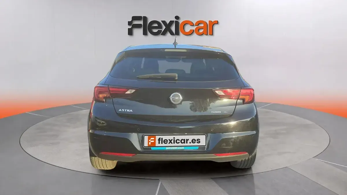 Usado Opel Astra Ultimate 145 CV (106 kW) 2021 Negro Berlina