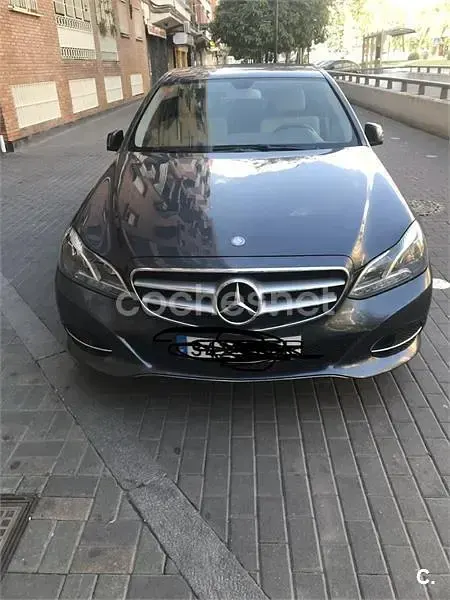 Usado Mercedes E220 Avantgarde 170 CV (125 kW) 2015 Gris / plata Berlina