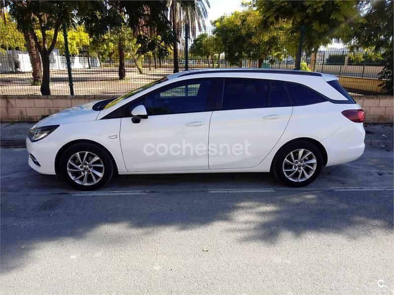 Usado Opel Astra Edition 105 CV (77 kW) 2020 Blanco Familiar