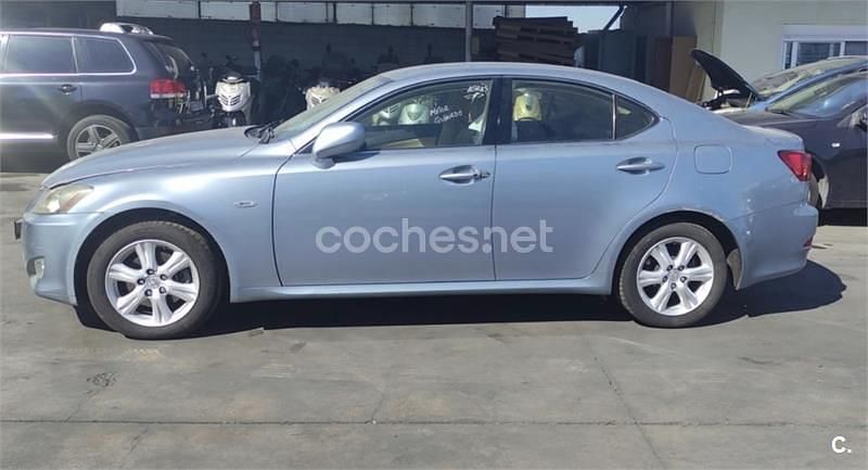Gris / plata Usado 2008 Lexus IS220d Berlina | 4150 € (Buen precio) - Imagen 1/4