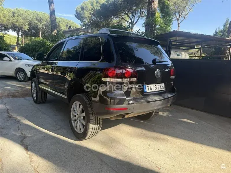 Usado VW Touareg 225 CV (165 kW) 2007 Negro SUV