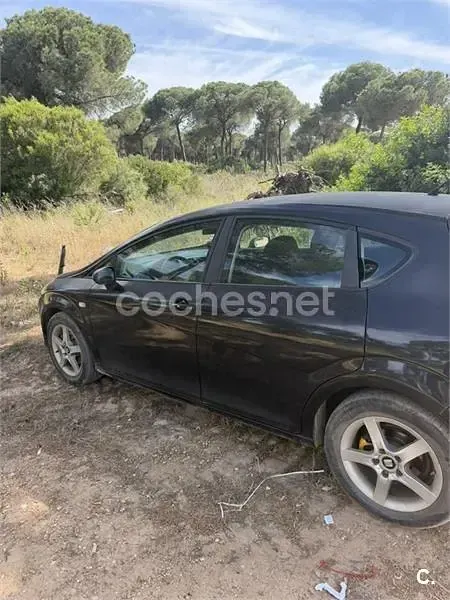 Usado Seat Leon Reference 105 CV (77 kW) 2006 Negro Utilitario