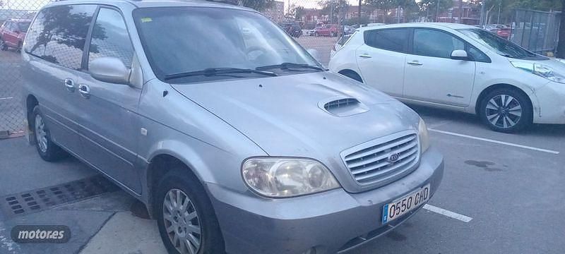 Usado Kia Carnival 102 CV (75 kW) 2003 Gris Monovolumen