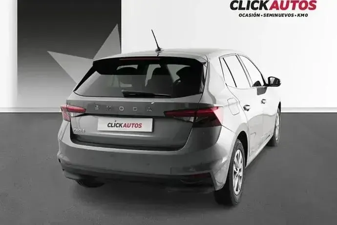 Usado Skoda Fabia Selection 115 CV (84 kW) 2025 Blanco Utilitario