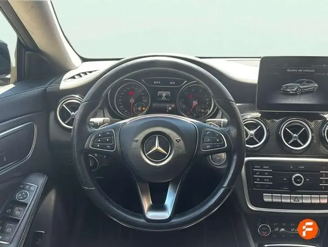 Usado Mercedes CLA180 122 CV (89 kW) 2018 Gris Coupe