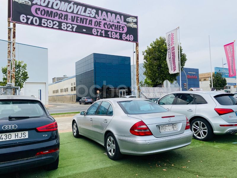 Usado Mercedes E220 Avantgarde 150 CV (110 kW) 2005 Gris / plata Familiar