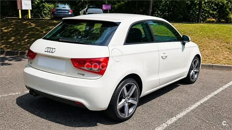 Usado Audi A1 Attraction 122 CV (89 kW) 2011 Blanco Utilitario
