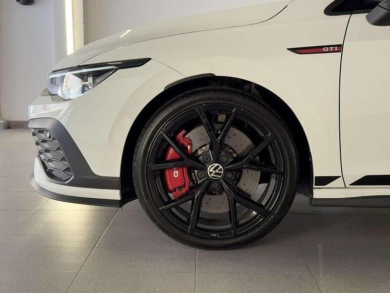 Usado VW Golf VIII GTI 300 CV (220 kW) 2022 Blanco Utilitario