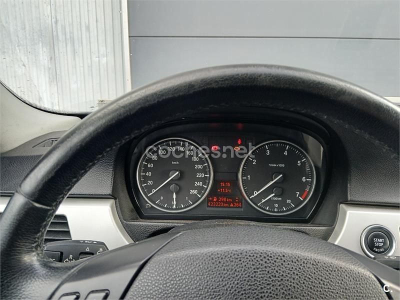 Usado BMW 318 129 CV (94 kW) 2008 Gris / plata Familiar