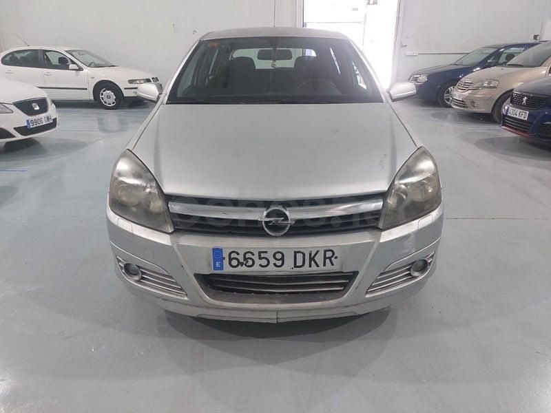 Usado Opel Astra Cosmo 100 CV (73 kW) 2005 Gris / plata Berlina